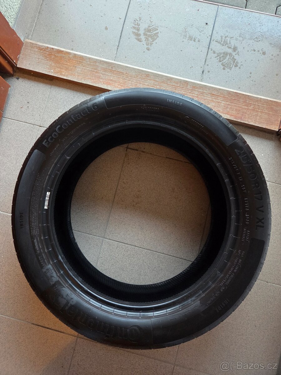 Pneu Continental 215/50/17 jako nové - 2