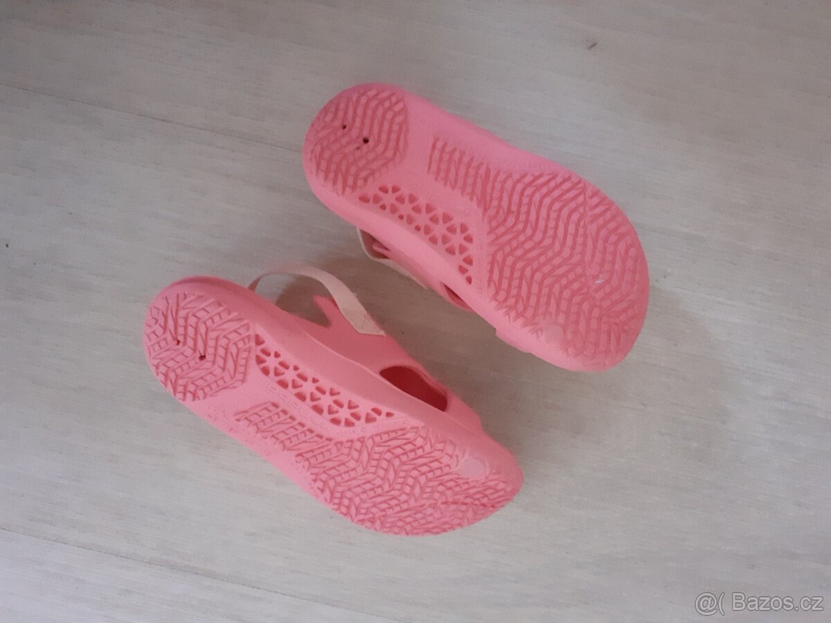 Dívčí boty k bazénu / na pláž velikost 23-24 - 2