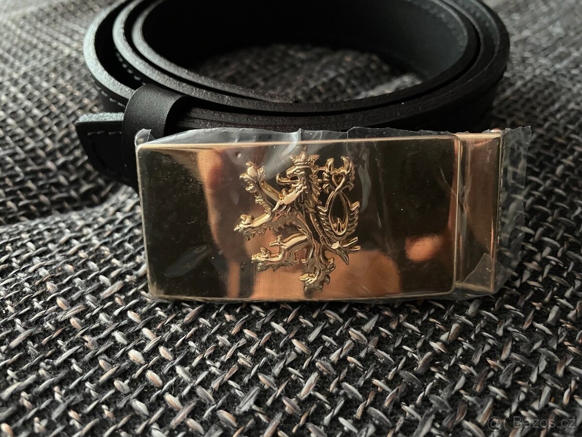 Kožený opasek s přezkou se znakem českého lva zlaté barvy - 2