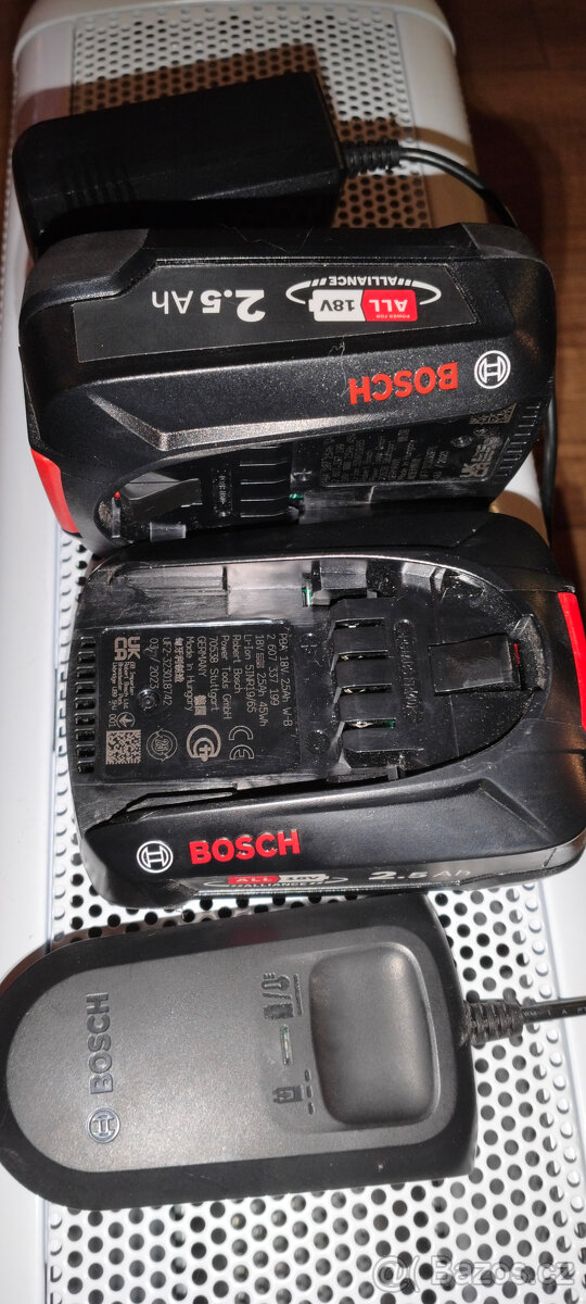 2ks BOSCH akumulatorALL 18v plus nabijecka - 2