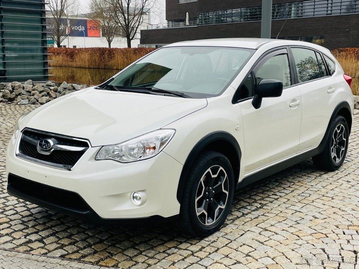 Subaru XV 1.6i 4x4 BENZIN MANUÁL SENZORY TAŽNÉ - 2