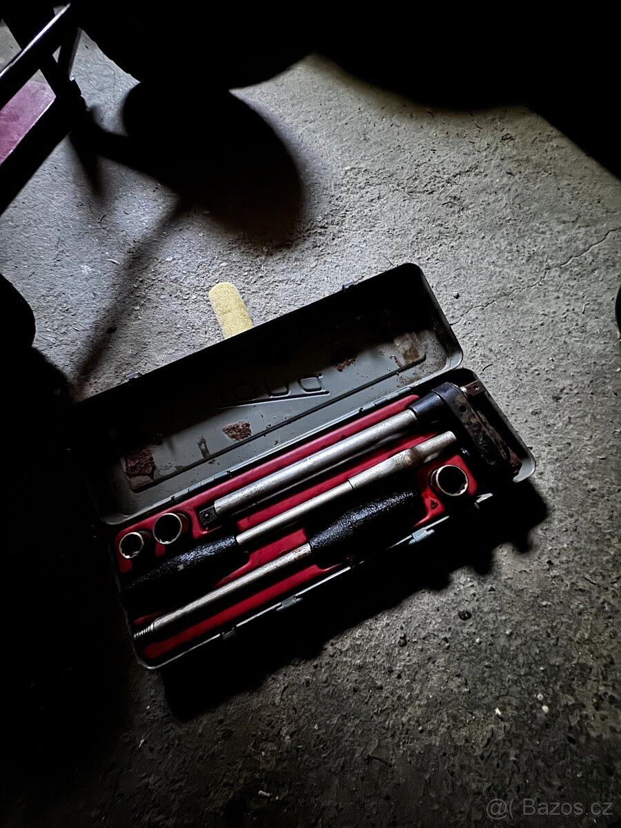 Tona momentovy klíč. - 2