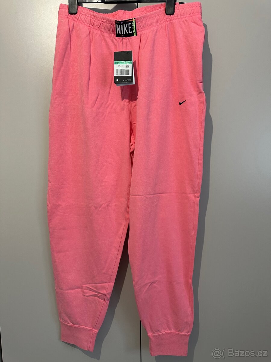 Růžové Nike tepláky - 2
