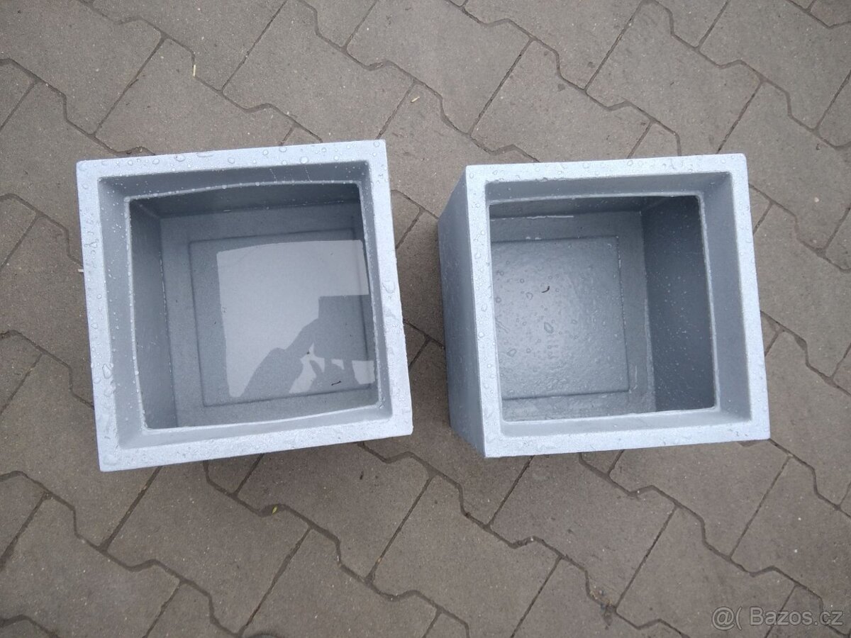 2x šedý plastový obal na květiny - 2