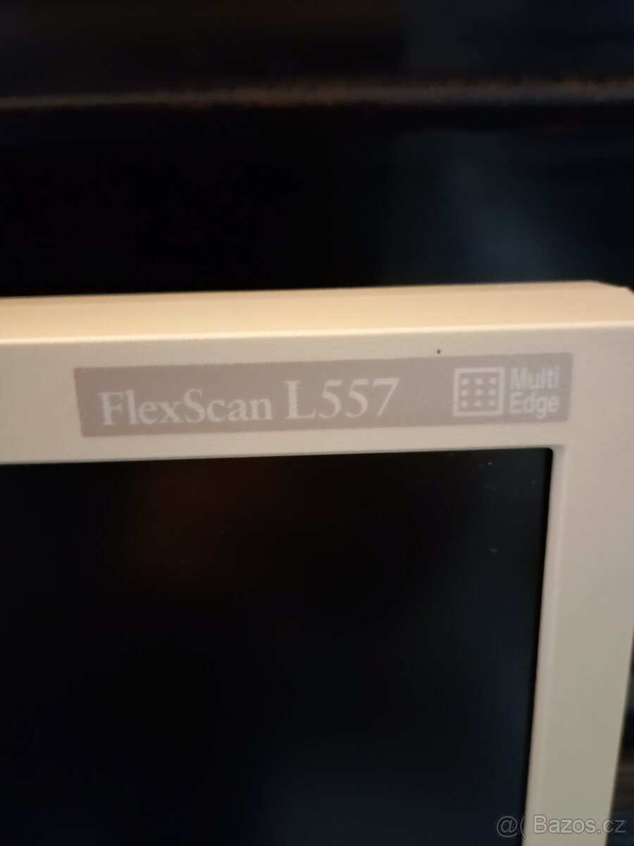 17" EIZO FlexiScan L557 - 2