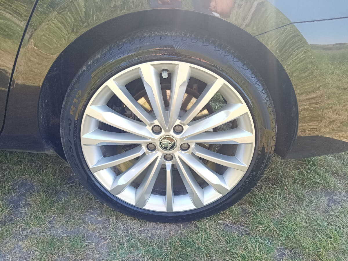 Originál alu kola TRINITY R19 škoda Superb III - 2