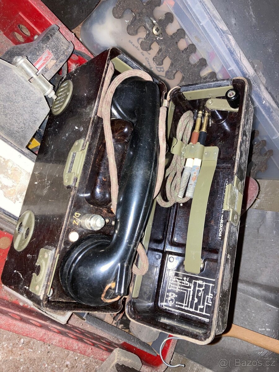 Dva polní vojenské telefony, drát na cívce orig. - 2