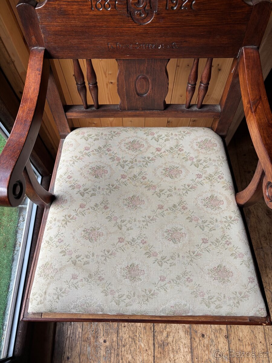 Starožitné křeslo z roku 1887 - 2