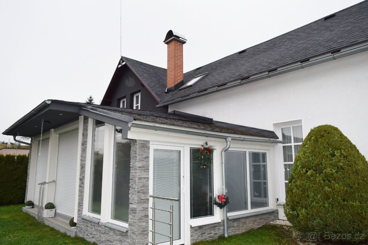 Prodej rodinného domu-poloviny dvojdomku v Batňovicích. - 2