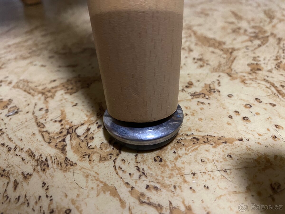 Jídelní stůl + 4 semišové židle - 2