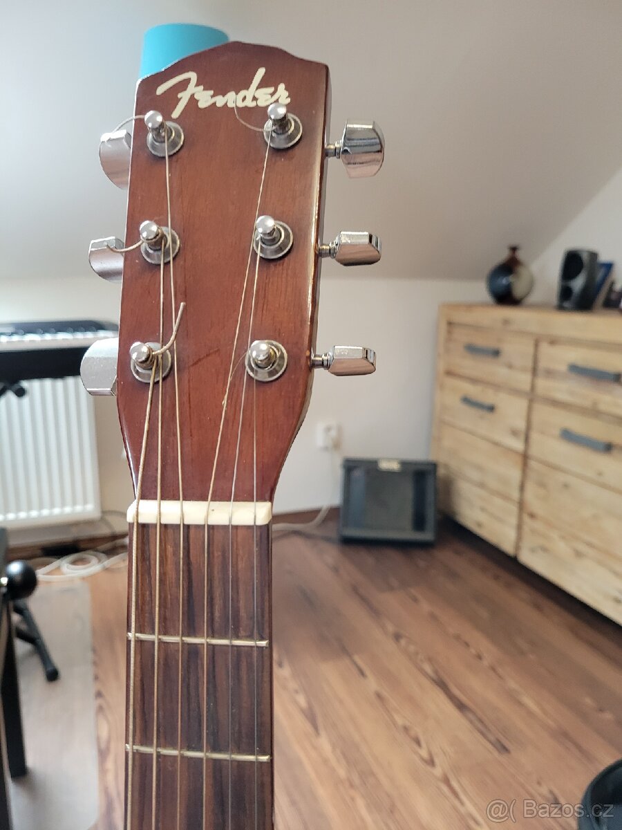 Fender elektroakustická kytara - 2