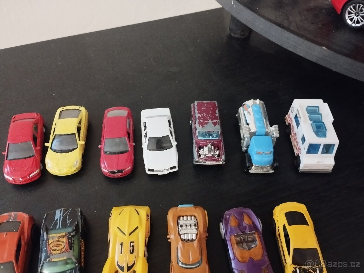 Autíčka Hot Wheels - 2