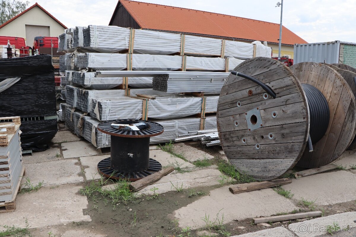 Hliníkové profily na uchycení solárních panelů - 2