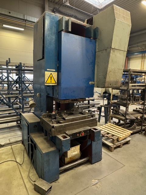 Excentrický lis Šmeral Trnava LEN 100 P - 2