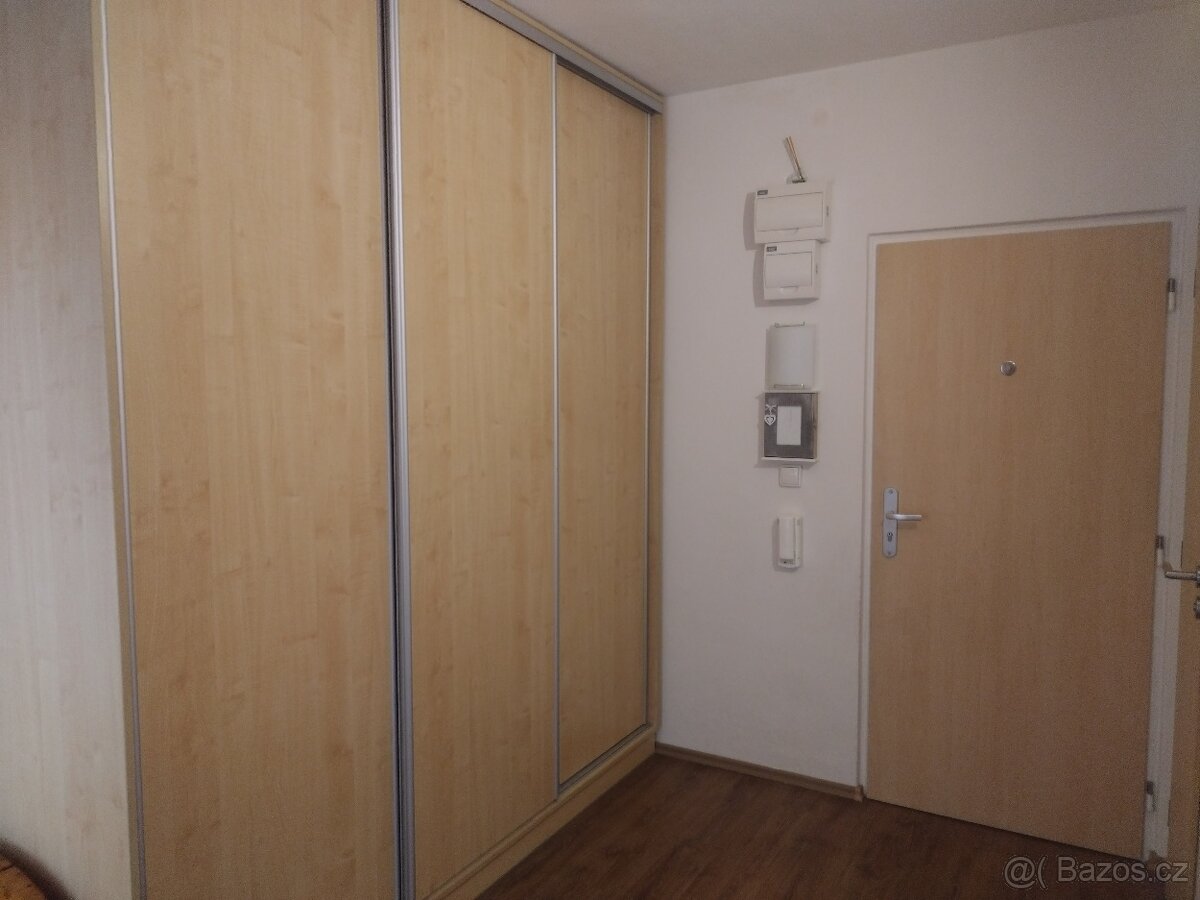 PRODEJ BYTU 3+1 V KYSELCE - 2