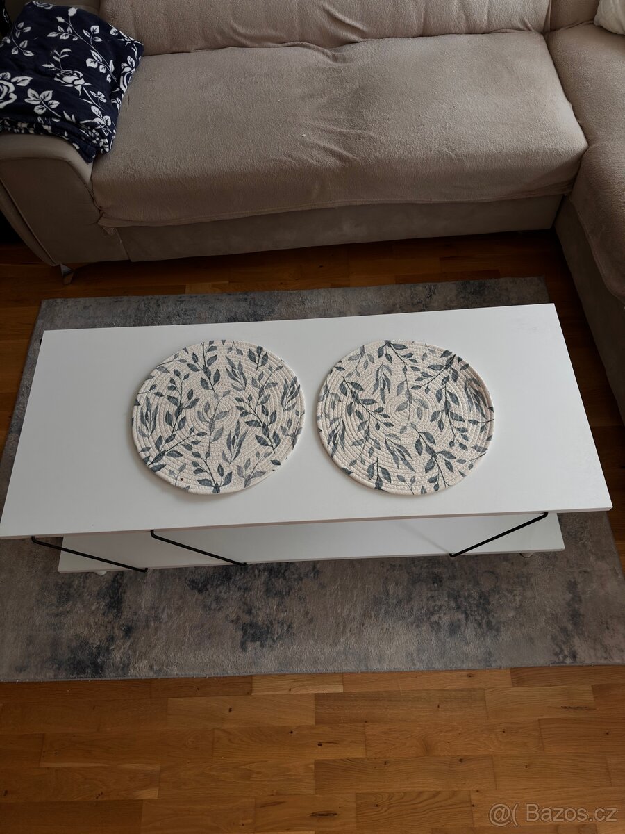 Bílý konferenční stolek - 2