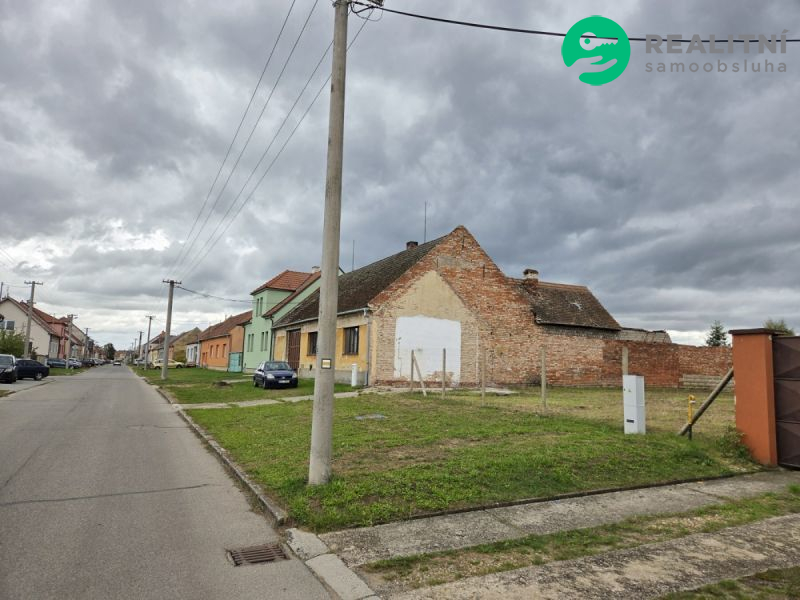 Stavební pozemek Vracov 1.794m2 - 2