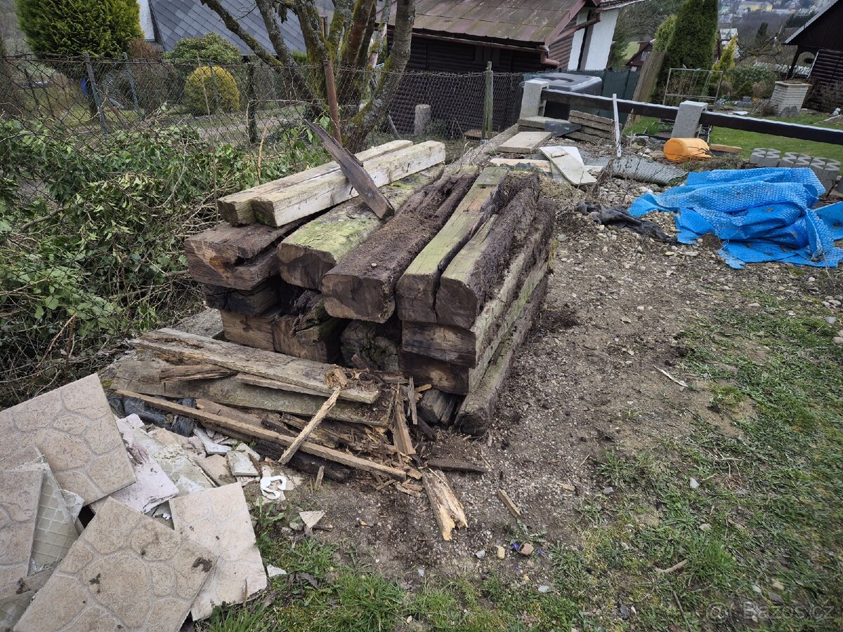 Staré dřevěné pražsce z komposteru - 2