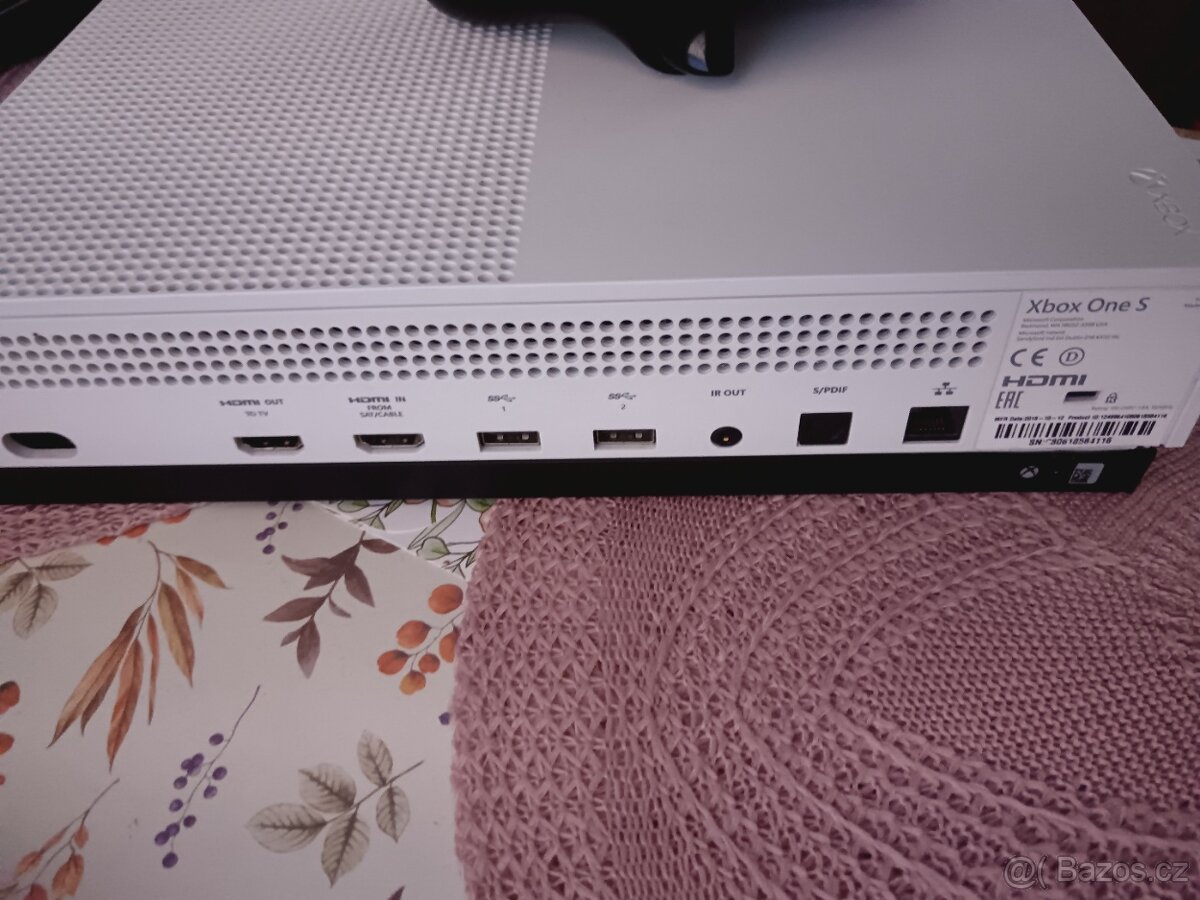 Xbox one s  1TB - 2