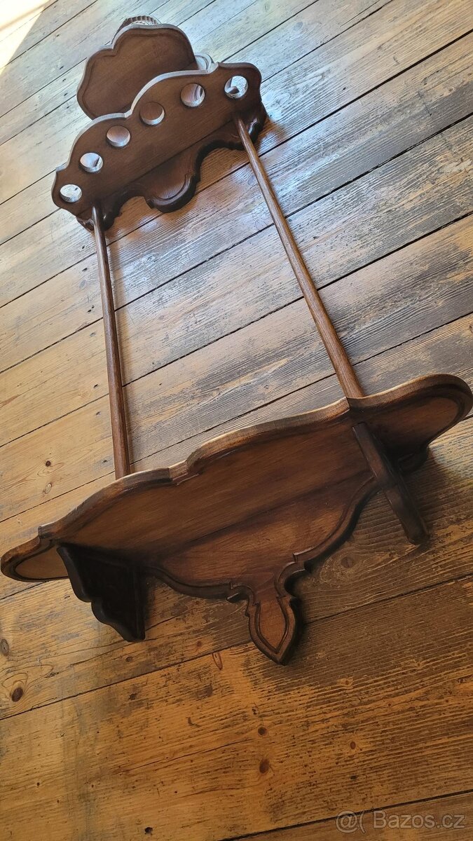 Krásný stojan na zbraně - materiál dřevo - 2