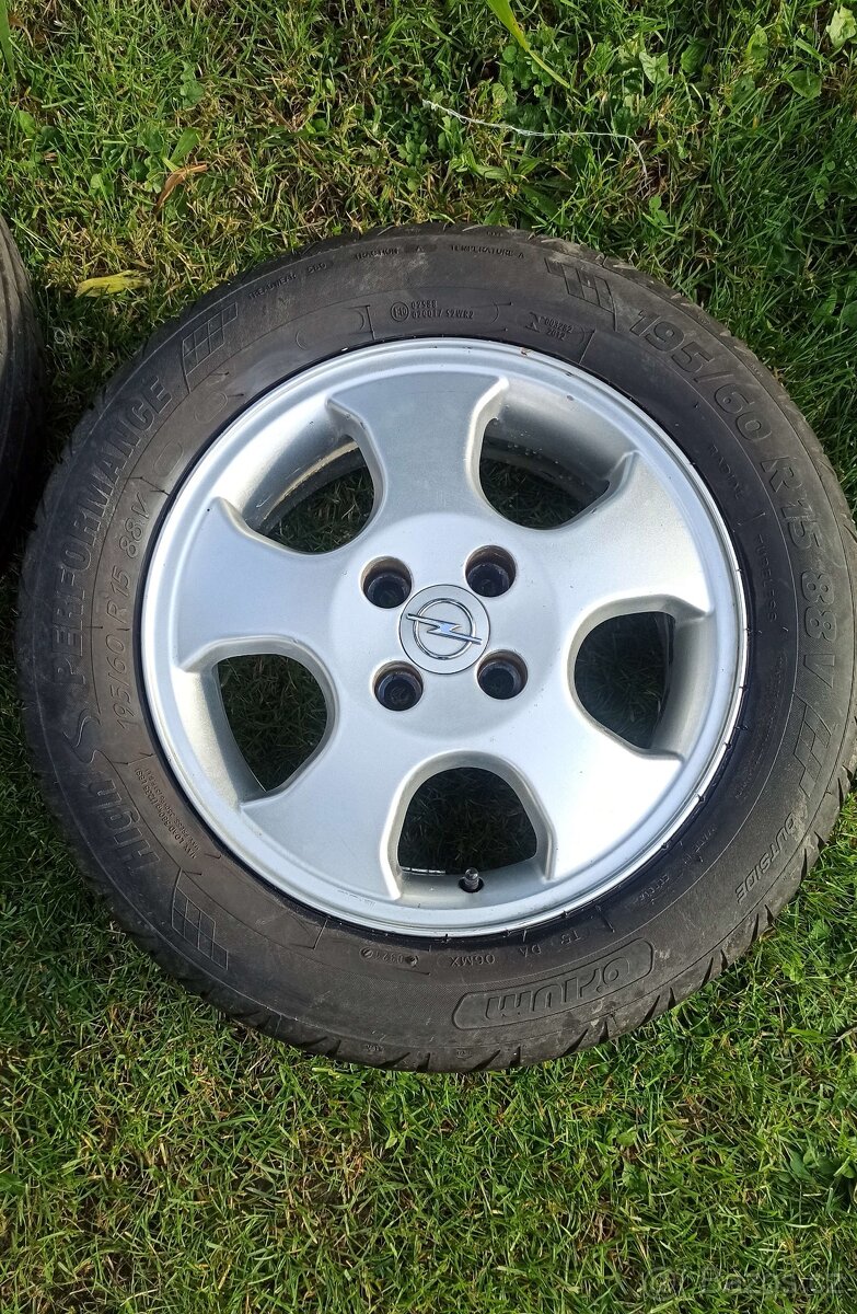 ALU Kola R15 7J 15H2 ET49 + letní pneu (Opel Astra) - 2