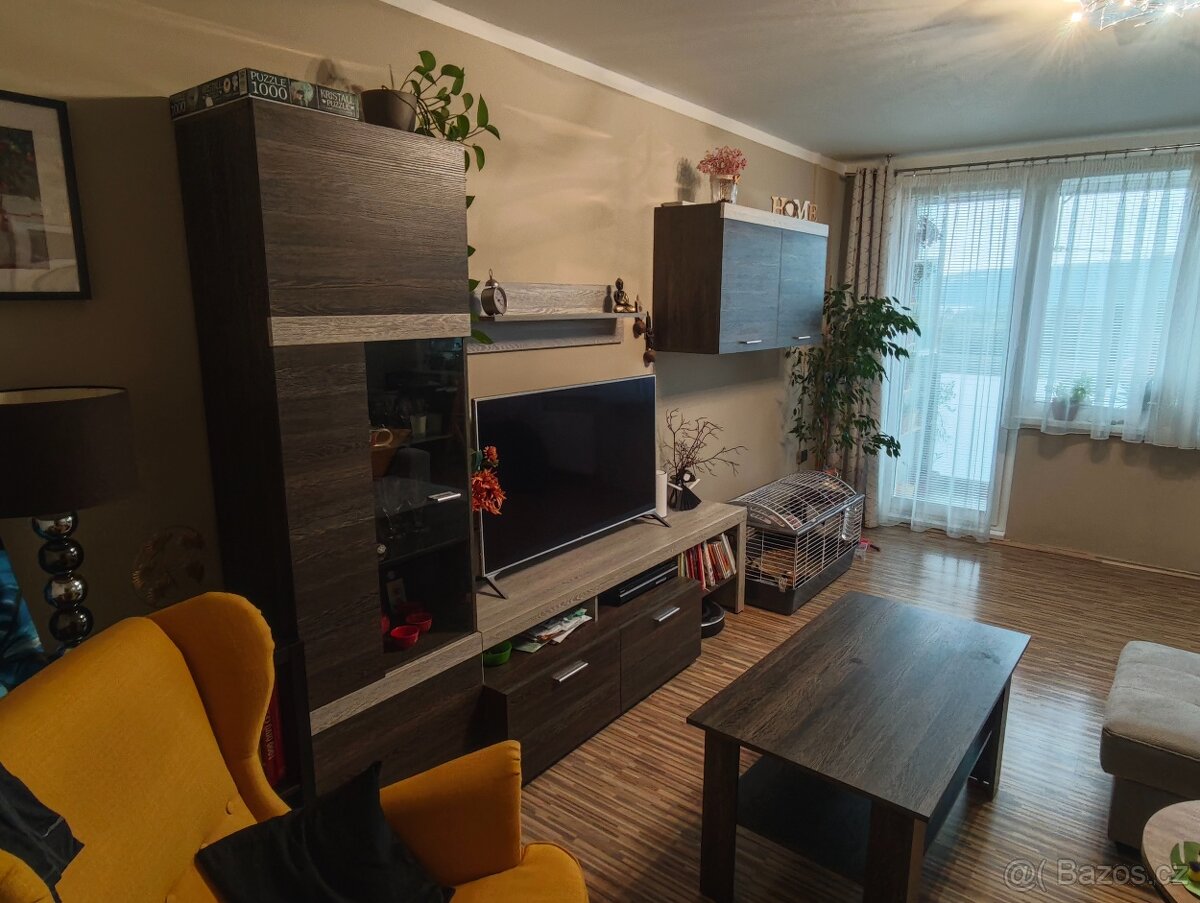 Obývací stěna + konferenční stolek - 2