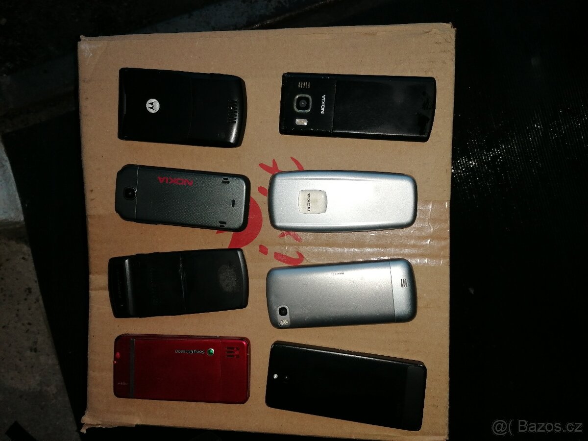 Staré tlacitkove telefony - 2