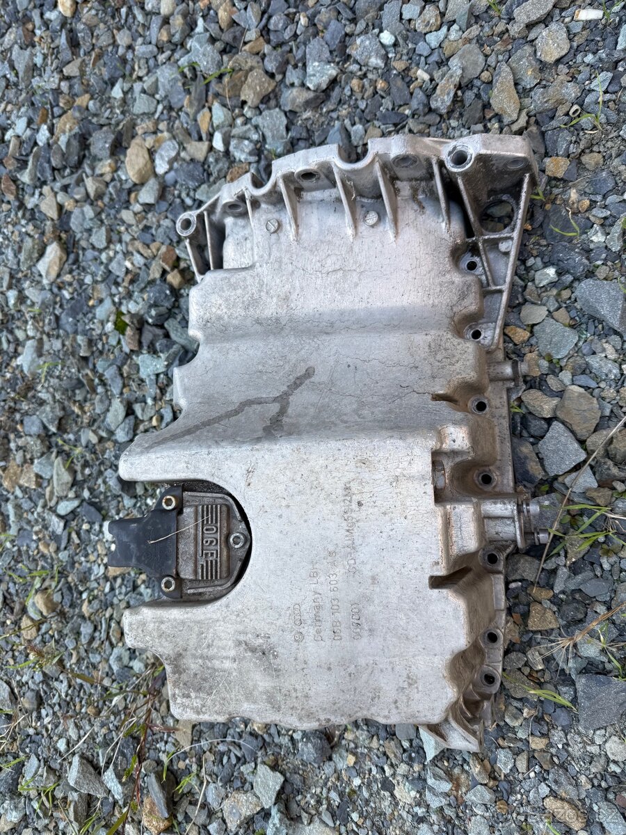 Audi a4 2.0tfsi 147kw olejová vana - 2