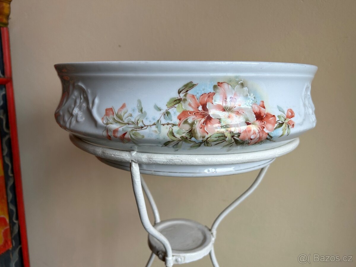 stojan s umyvadlem - 2