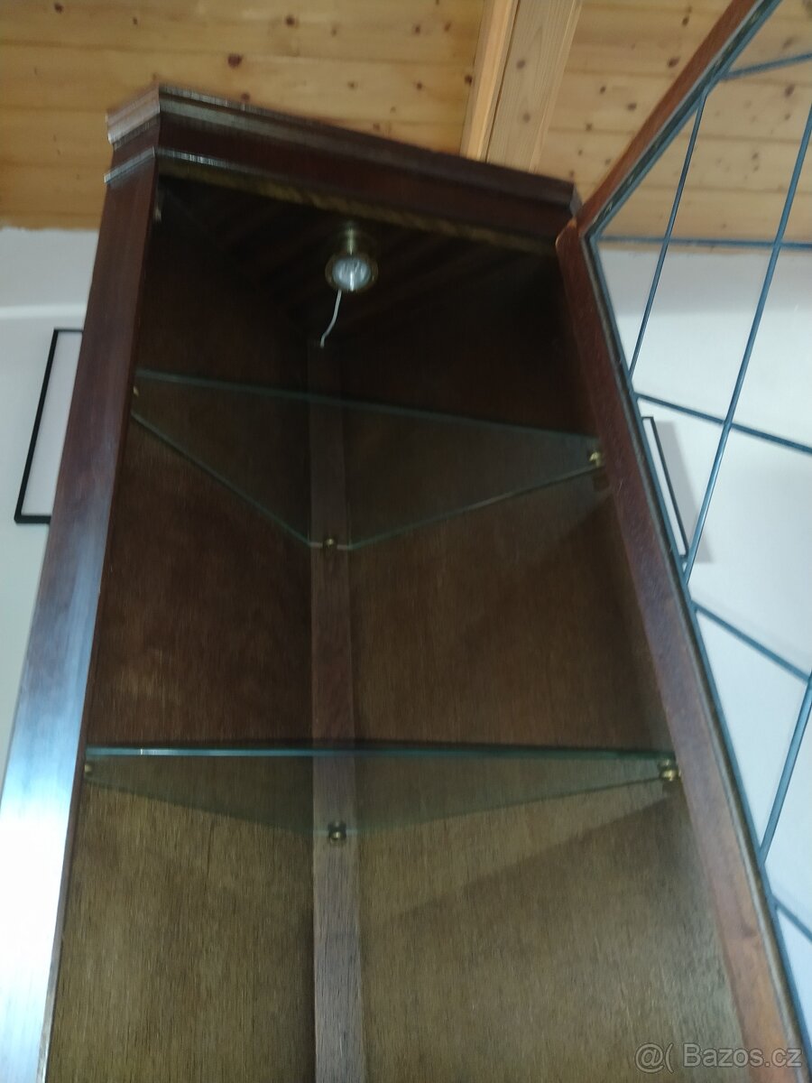 Rohová skříň - 2