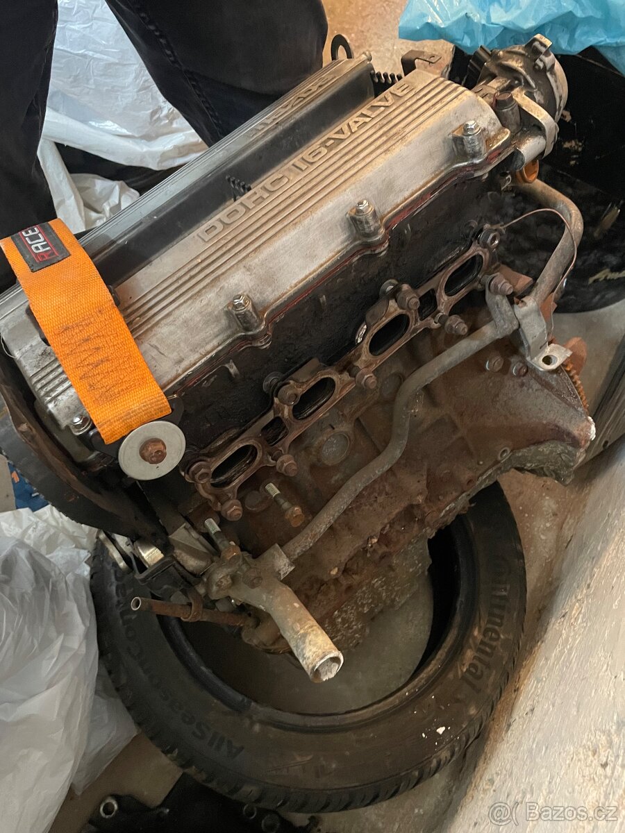 Motor mazda 323gt - 2