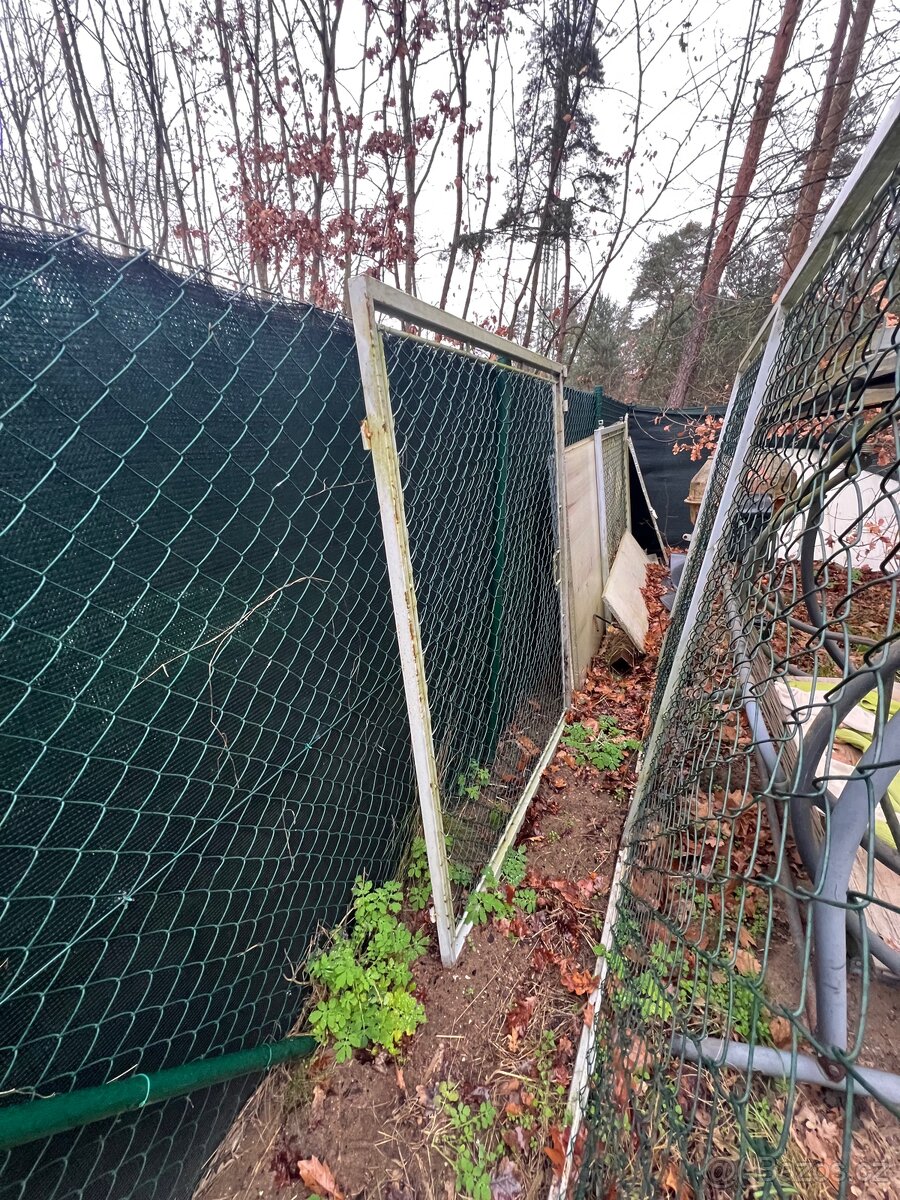 Brána 4dílná, délka cca 6m x 1,8m - 2