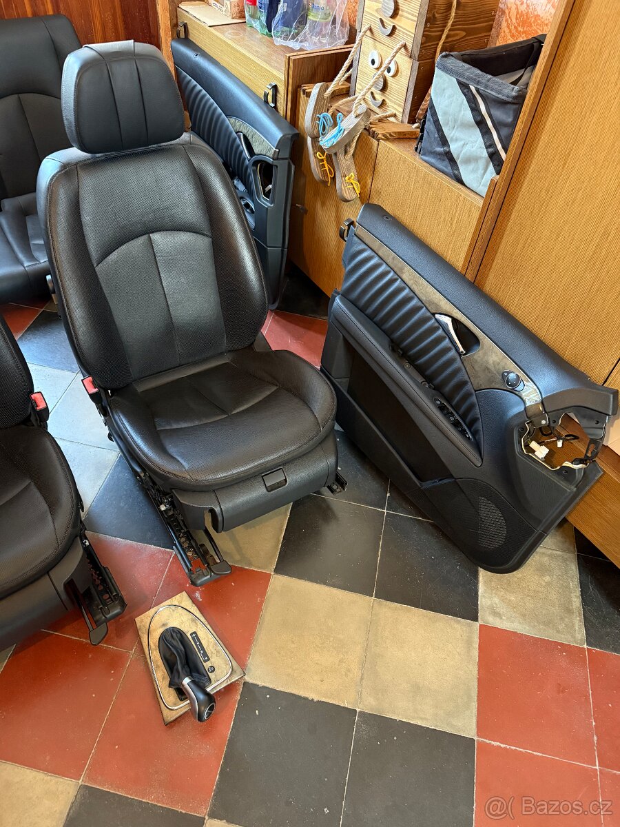 Mercedes Benz W211 kožený interiér , sedačky - 2