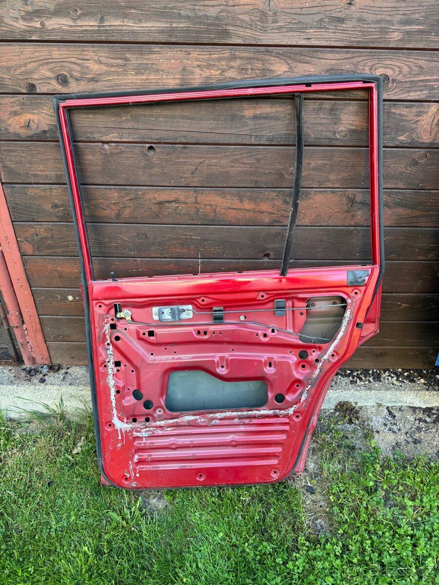 Nissan patrol Y60 zadní dveře, kapota