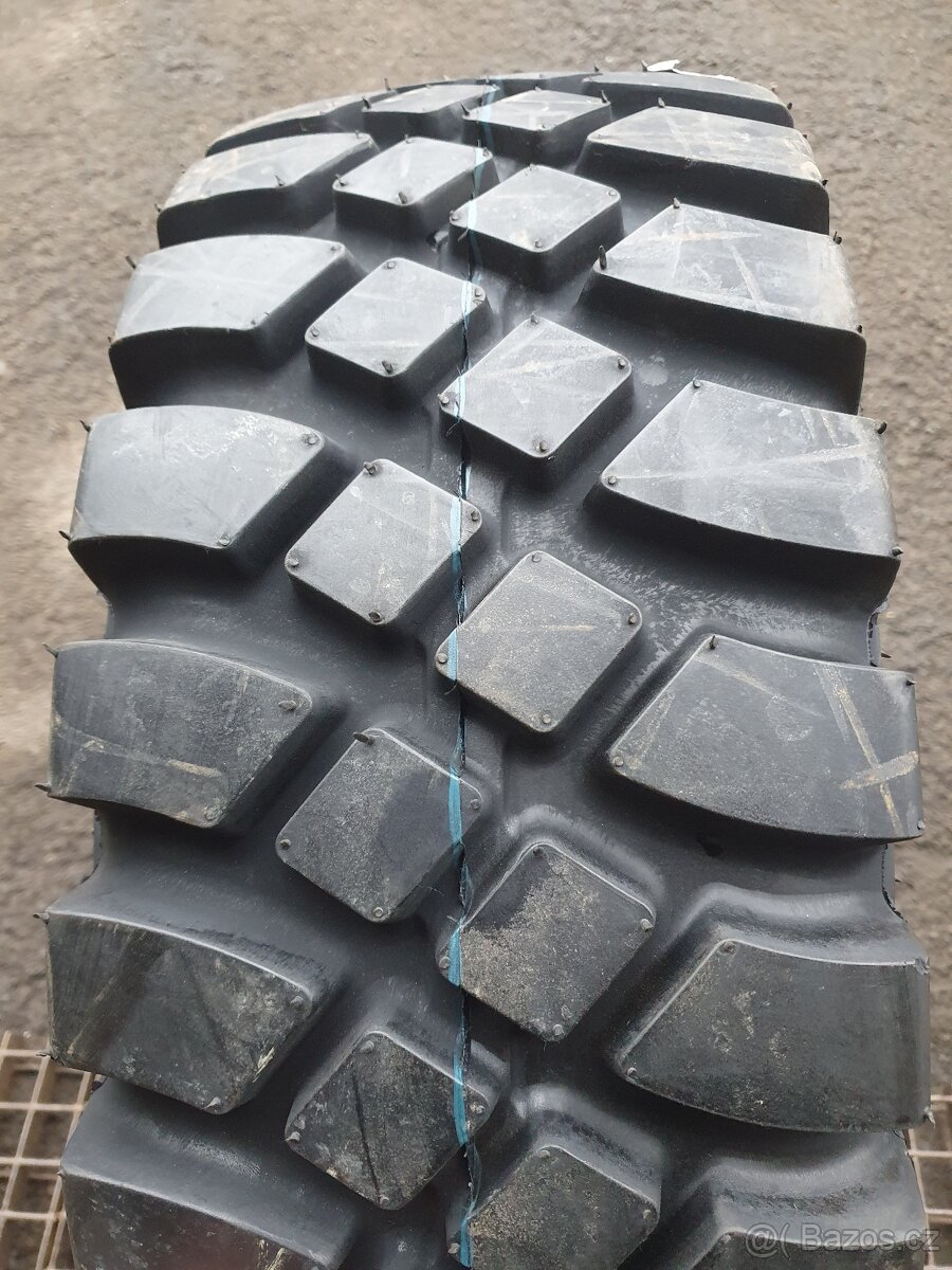 Pneu 10,0 / 75 - 15,3 Marcher UNC-201 - 2