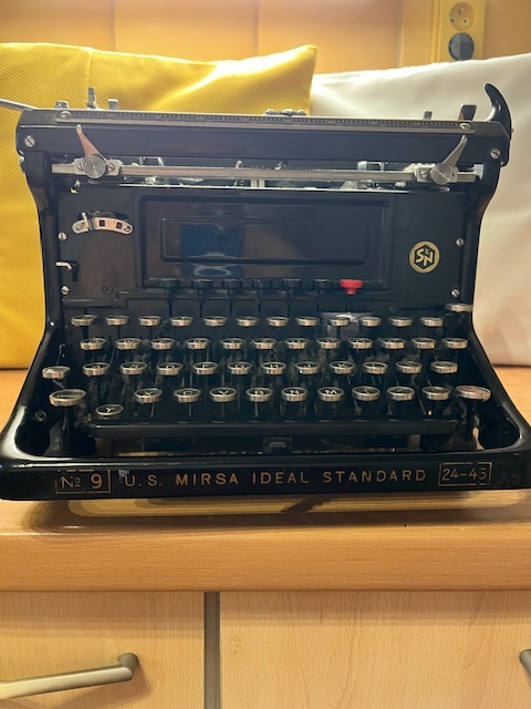 Prodám starý psací stroj Naumann IDEAL,plně funkční - 2