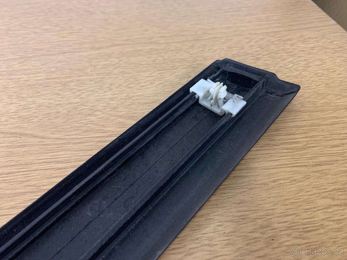 BMW E36 díly - blinkr, lišta, stabíky, c-sloupky - 2