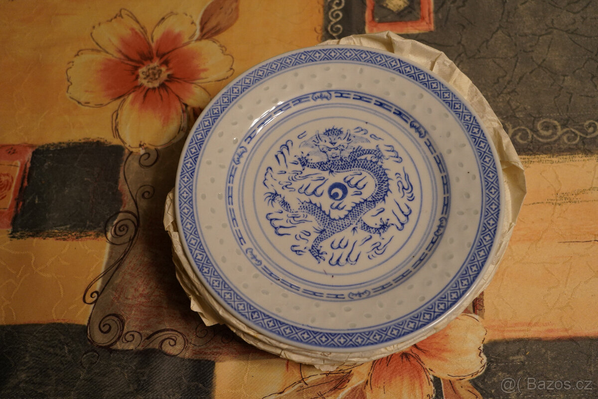 jídelní talíře+hrnečky - 2