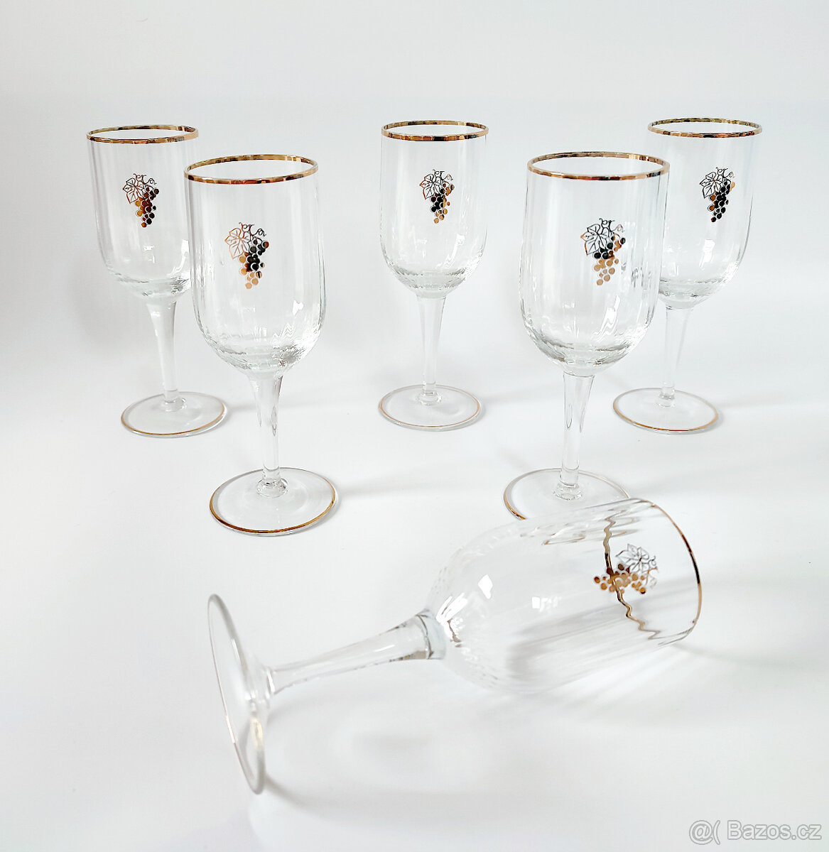 Sklenice, skleničky menší na víno a podobně - 6 kusů - 2