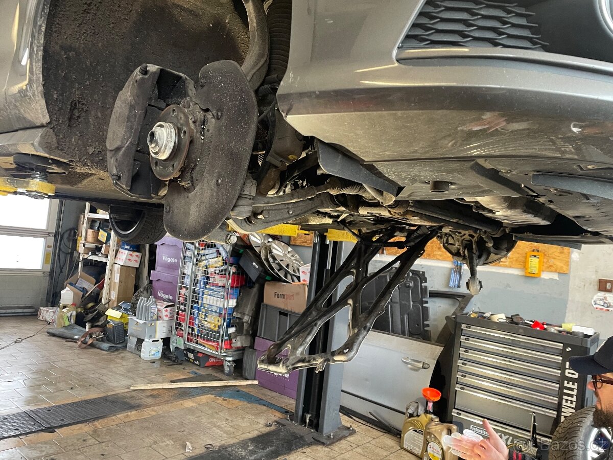 Automechanik - opravy + rozebírání vozů - 2