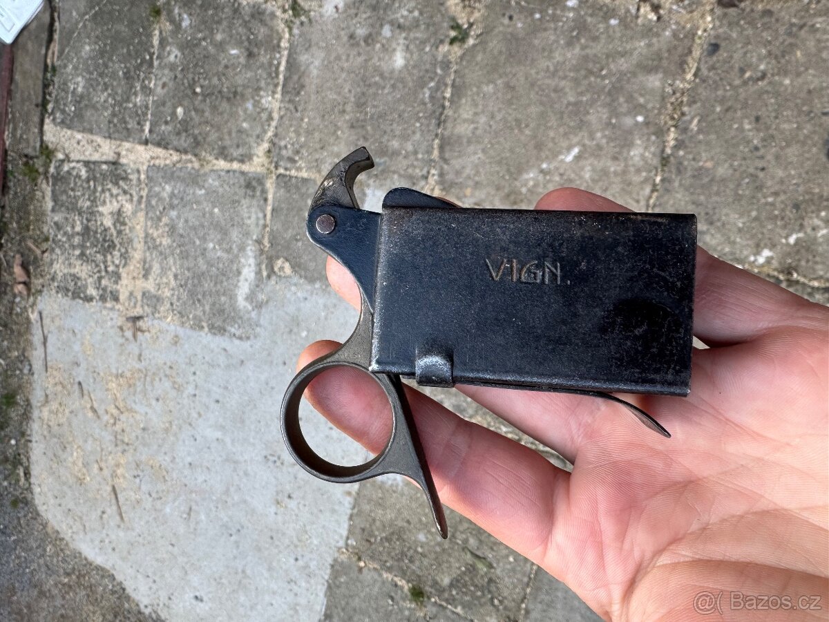 Nabíječka zásobníků do samopalu - 2