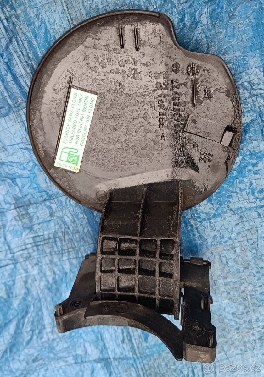 Dvířka víčka nádrže Peugeot 307 - 2