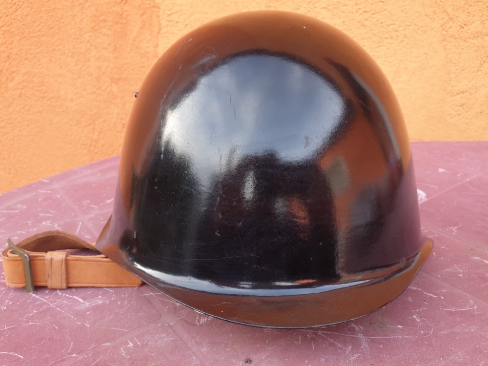 Prodám starou vojenskou helmu - 2