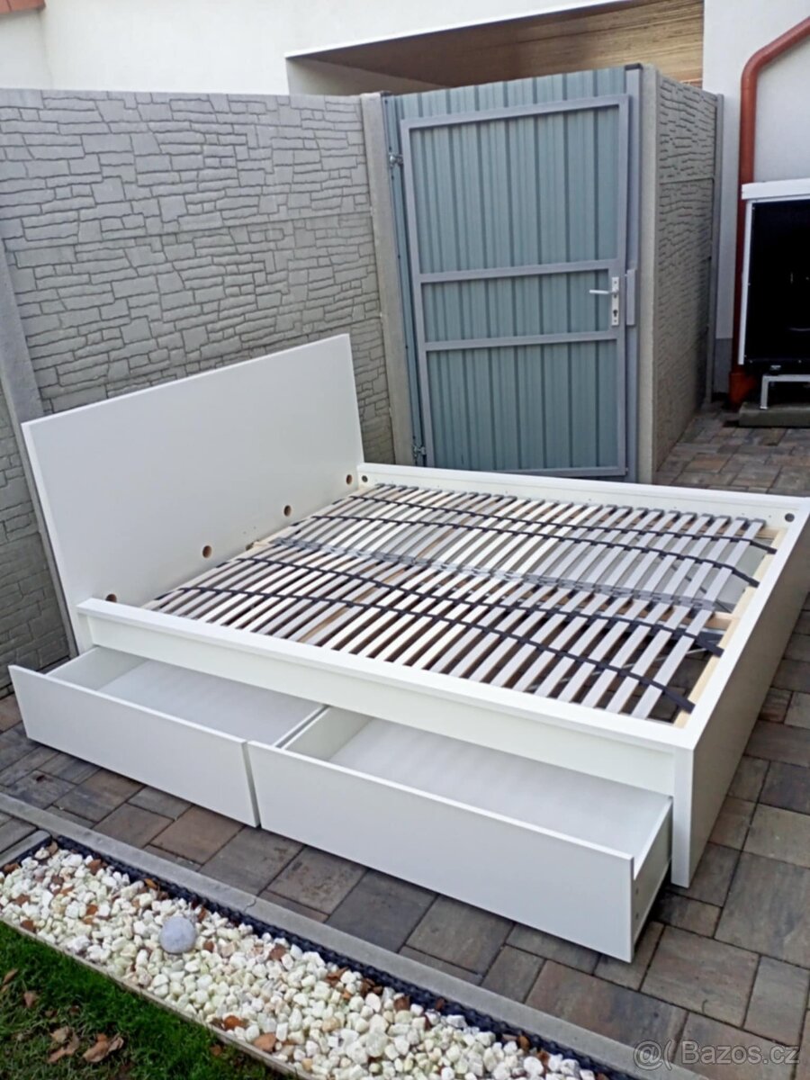 Prodám manželskou postel IKEA 180cm x 200cm - 2