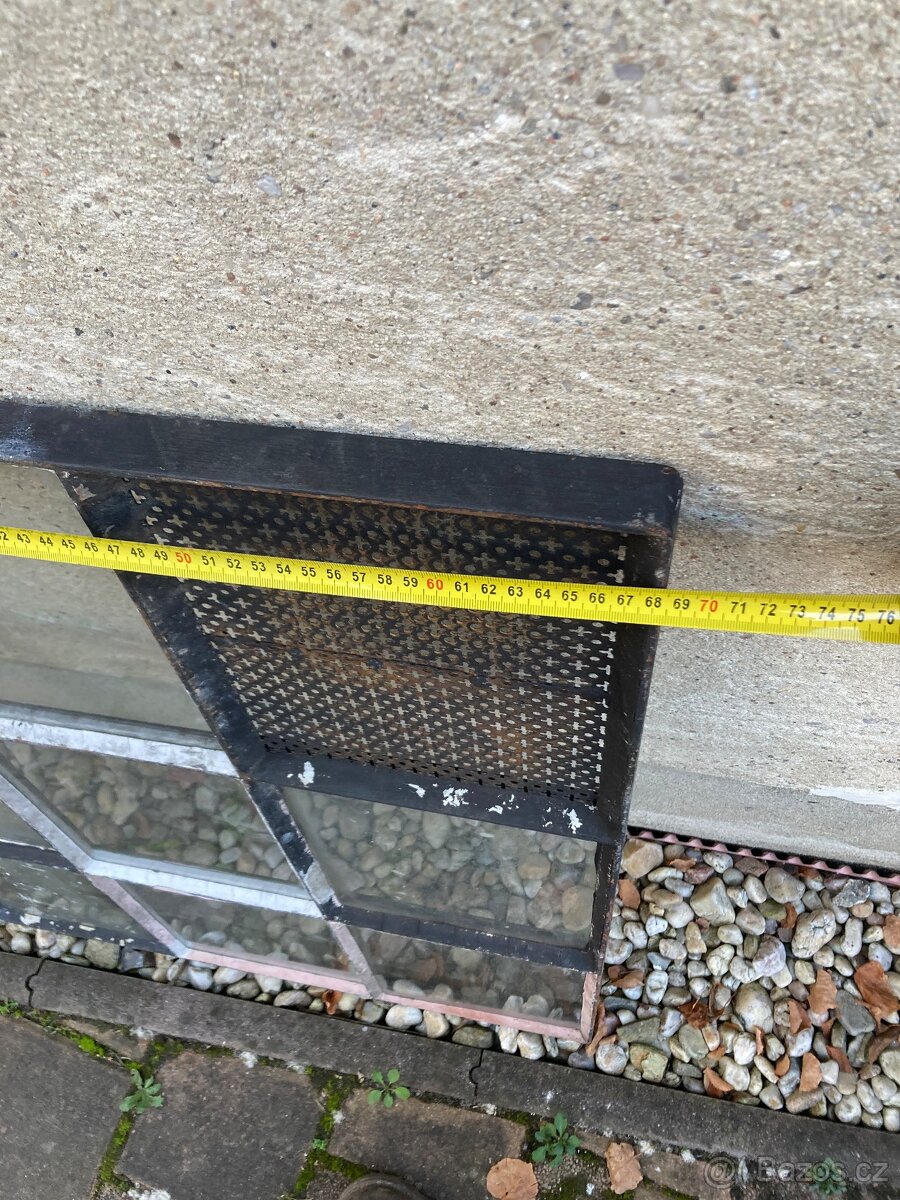 Staré okno železné - 2