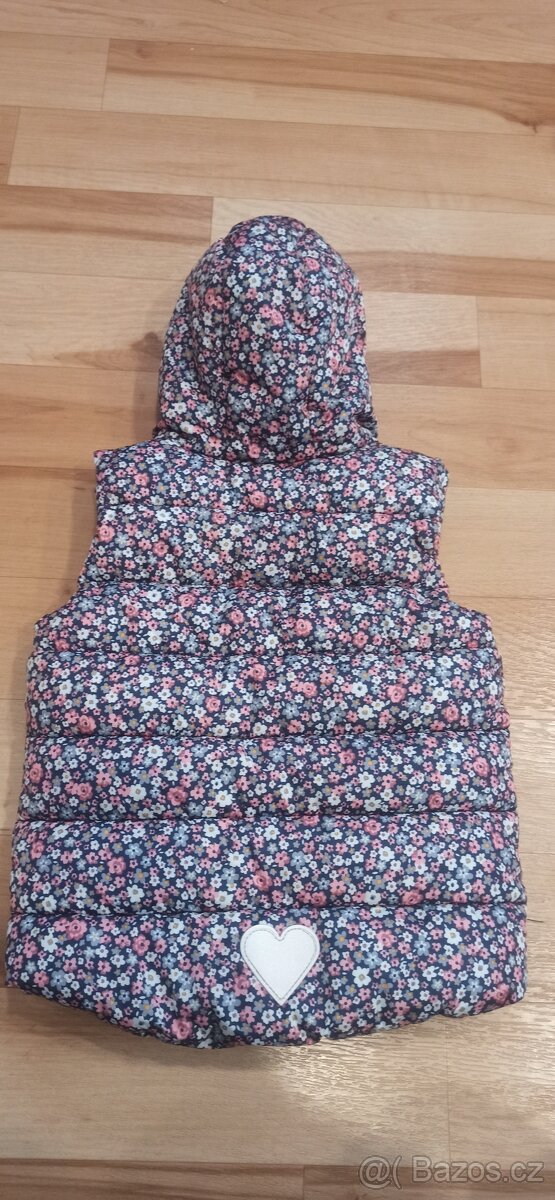 Dívčí vesta vel.110 - 2