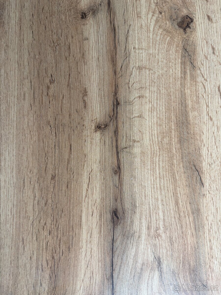 Stolek pod televizi. - 2