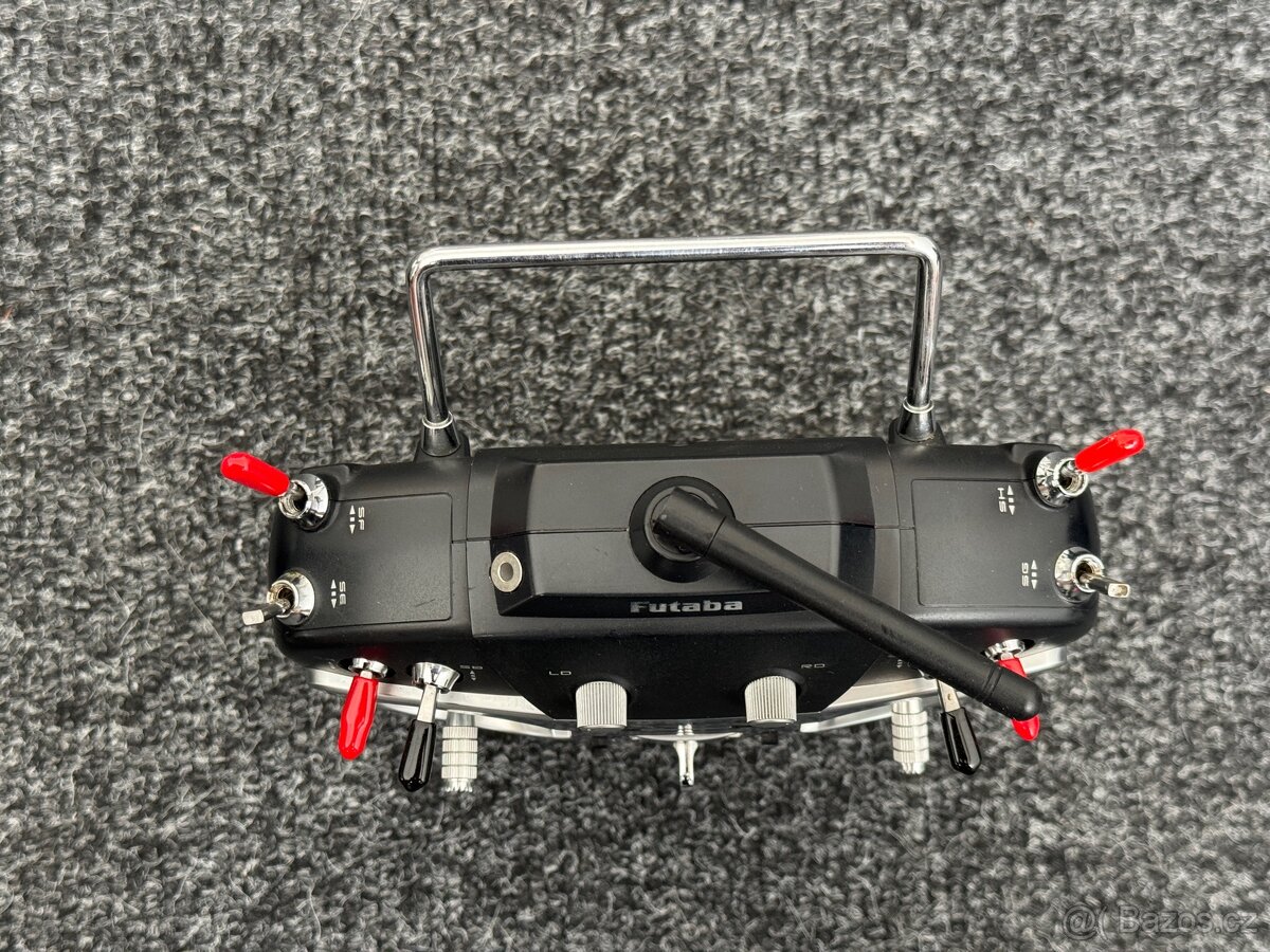 P: Futaba T8FG - 2
