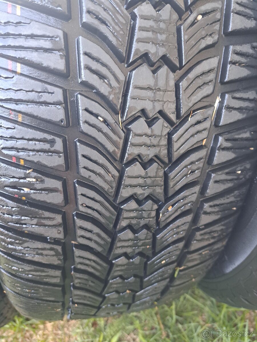 Zimní pneu 215/55/16 - 2