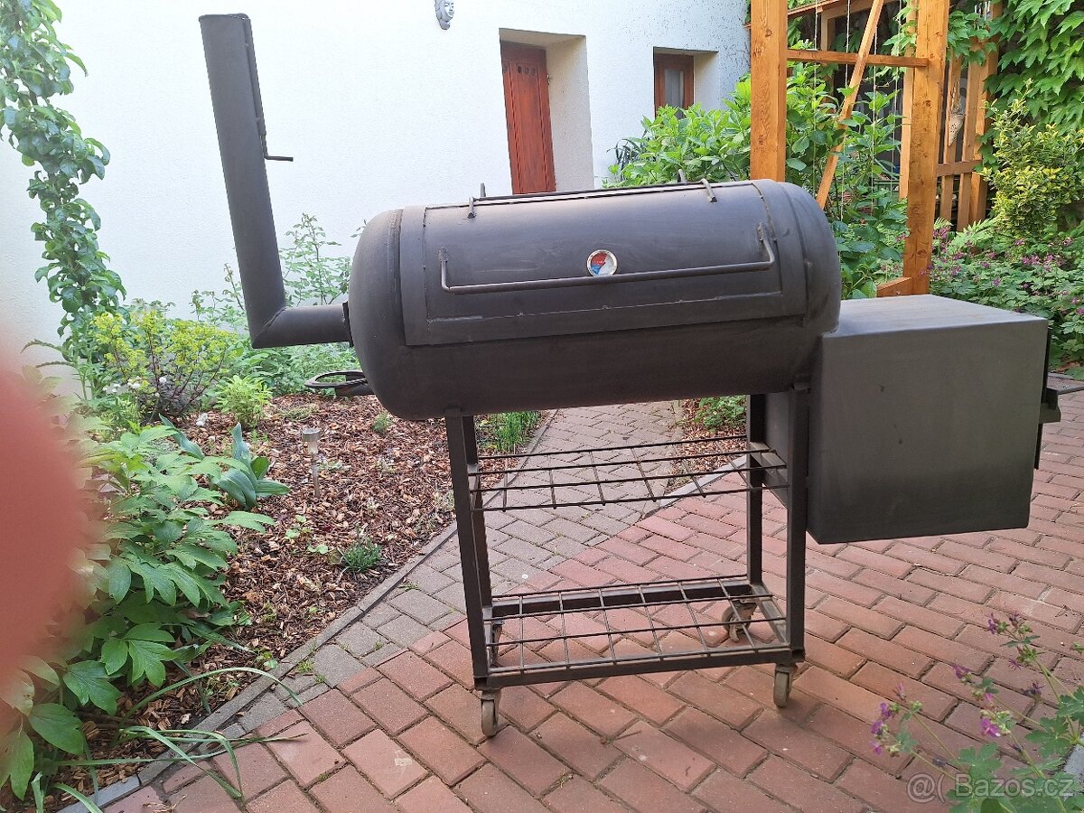 Smoker na pomalé grilování - 2